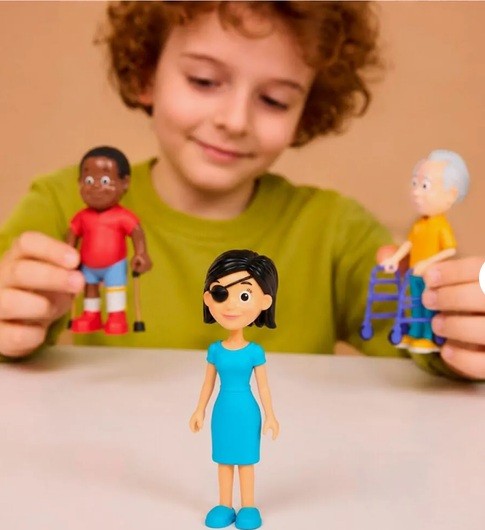 Spielfiguren mit Behinderungen (Comic Style) bei ARIADNE